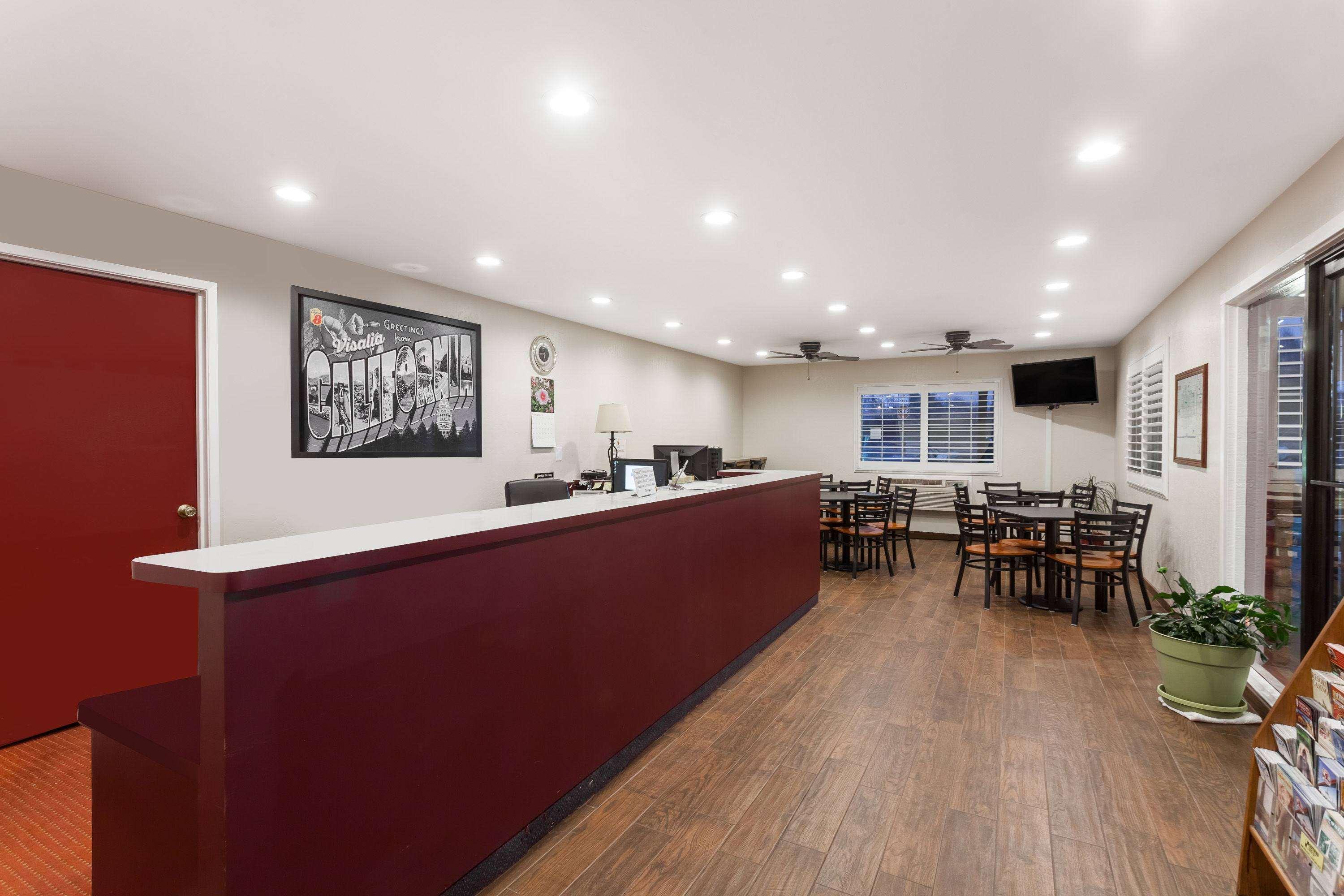 Super 8 By Wyndham Visalia Otel Dış mekan fotoğraf