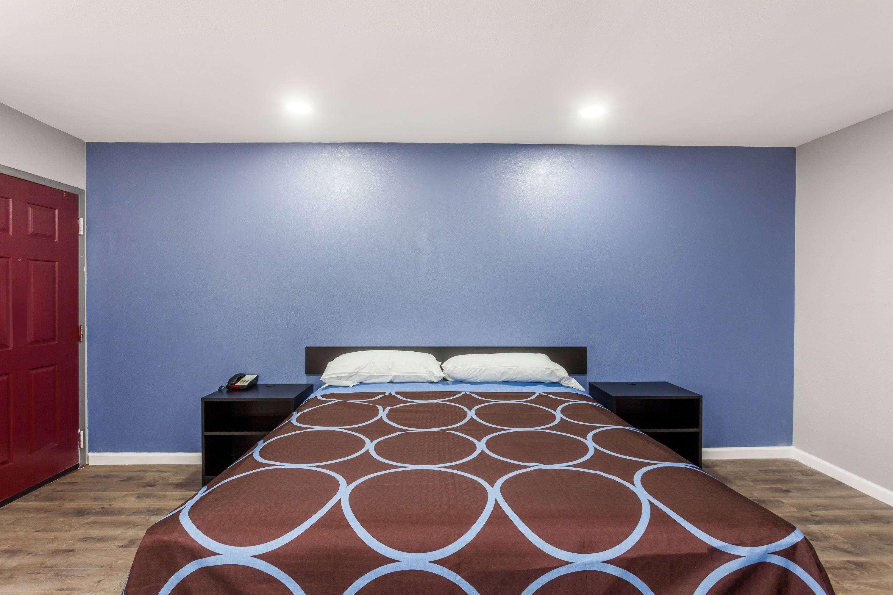 Super 8 By Wyndham Visalia Otel Dış mekan fotoğraf