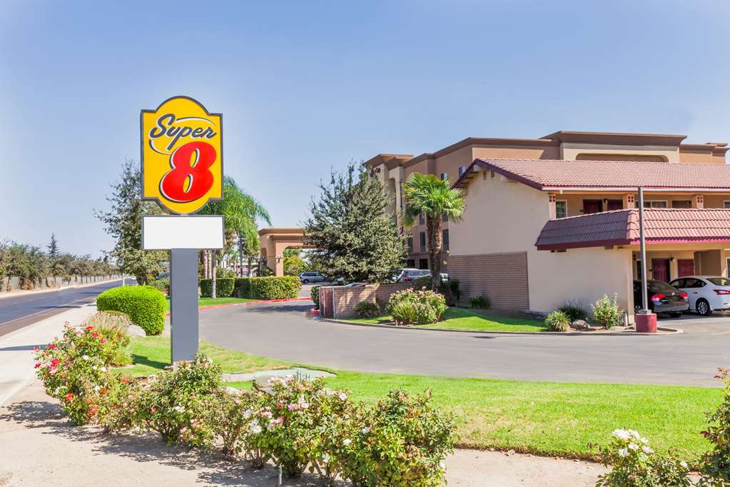 Super 8 By Wyndham Visalia Otel Dış mekan fotoğraf